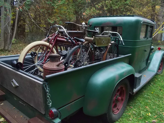 1933 Diamond T –  with Indian, Harley Davidson, Excellsior Board Track Motorcycles