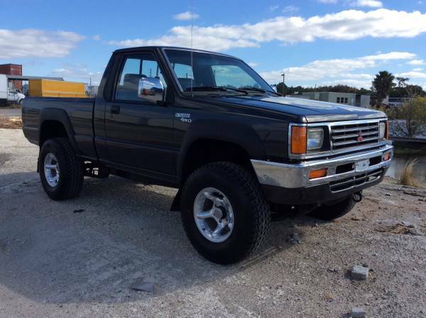 1988 Mitsubishi Mighty Max 4×4 Pickup Truck with Manual